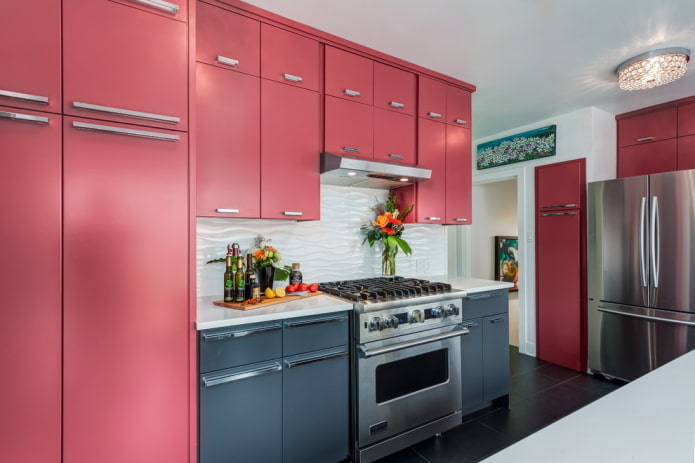 داخل المطبخ بألوان رمادية وردية
