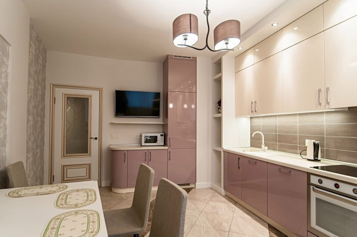 interni della cucina nei colori beige e rosa