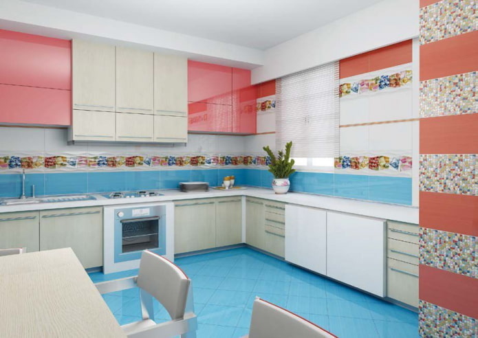 virtuvės interjeras rausvais ir mėlynais tonais