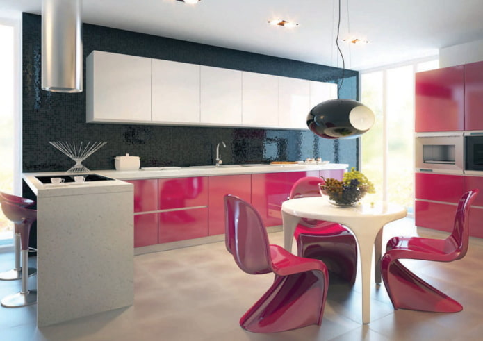 mobilier și aparate din interiorul bucătăriei în tonuri roz