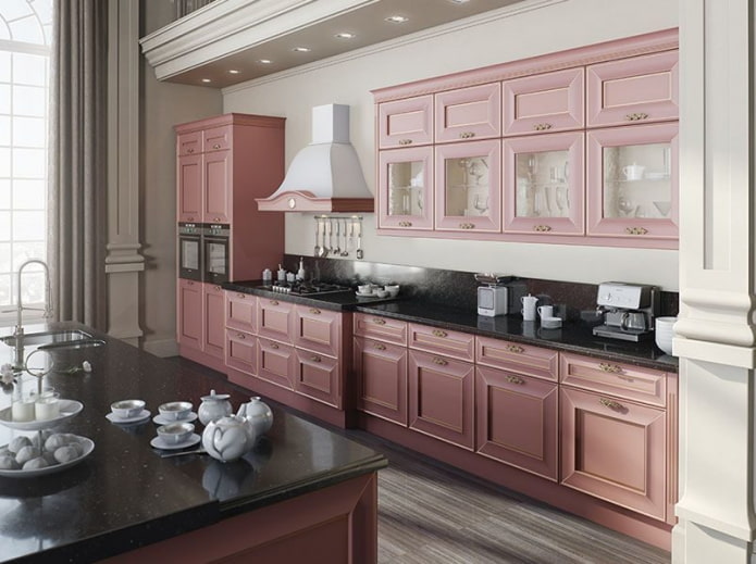 roze keukeninterieur in klassieke stijl