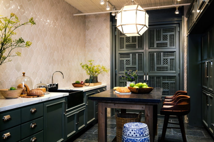apšvietimas ir dekoras virtuvės interjere japoniško stiliaus