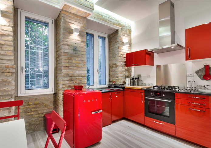 perabot dapur dengan warna merah