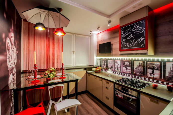 kuchyňský interiér s červenými akcenty