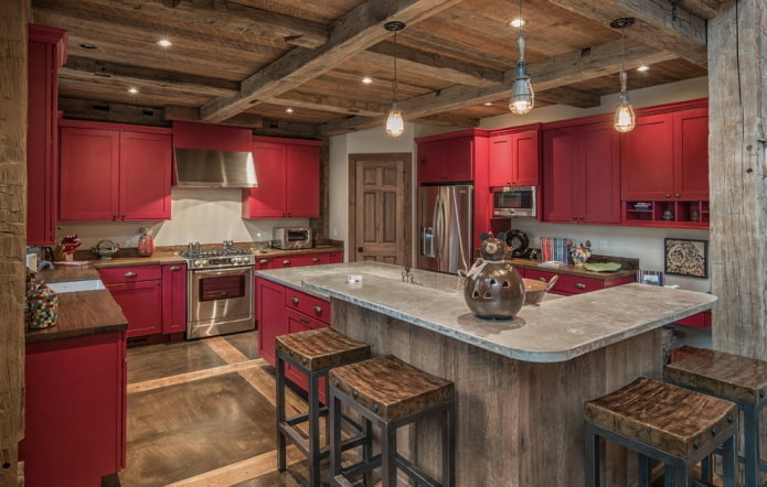 raudonai rudų tonų virtuvės interjeras