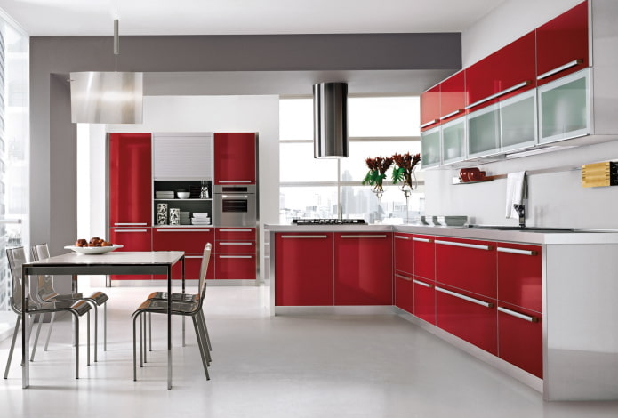 červený high-tech interiér kuchyně