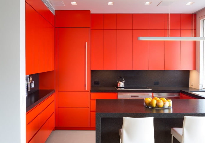 wnętrze kuchni w odcieniach czerwieni