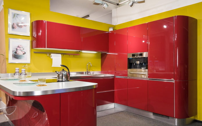 sarı ve kırmızı renklerde mutfak iç