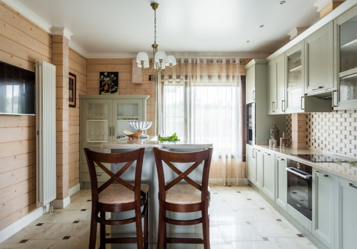 møbler i det indre af køkkenet i en rustik landlig stil