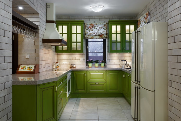 Provanso stilius žalios virtuvės interjere