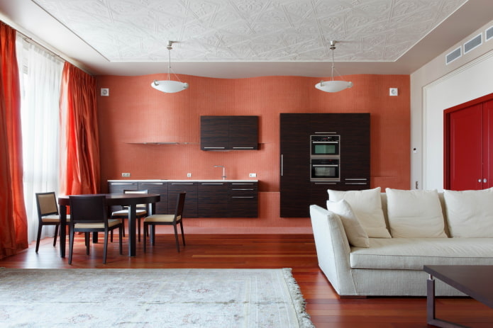 farebné zónovanie v interiéri kuchyne-obývacej izby