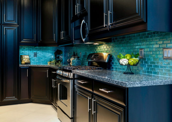 zwarte en blauwe keuken