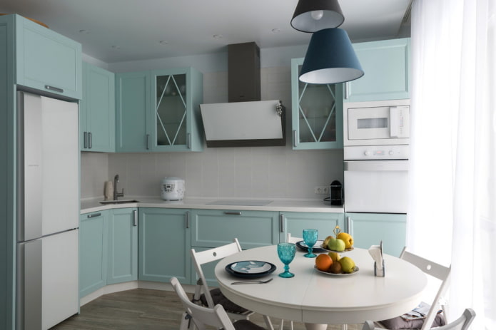 interni della cucina in colori chiari