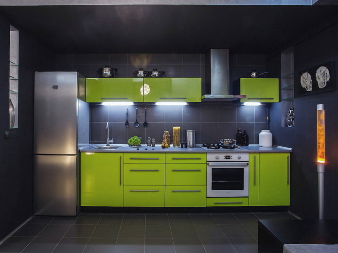 interiorul bucătăriei în culori negre și verde deschis