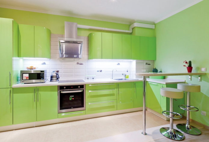 virtuves apdare gaiši zaļos toņos