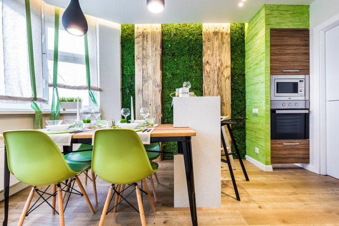 ekologiško stiliaus šviesiai žalios spalvos virtuvės interjeras