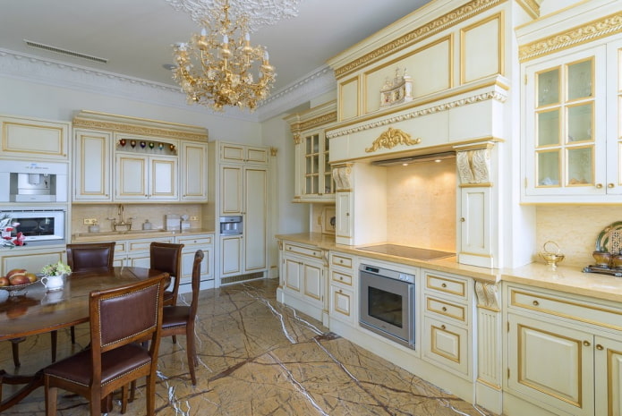 mobilier în interiorul unei bucătării clasice