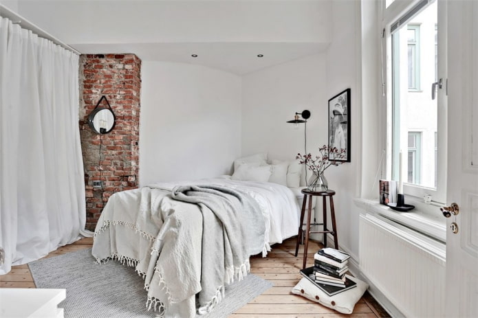 lille soveværelse i skandinavisk stil