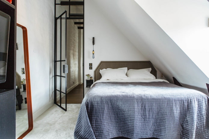 sypialnia na poddaszu w stylu skandynawskim