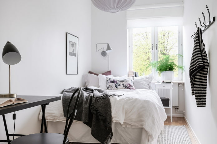 İskandinav tarzında küçük yatak odası