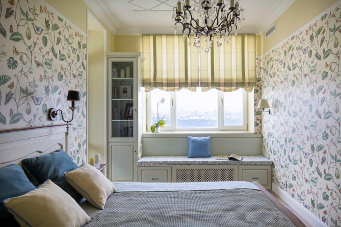 textile și decor în interiorul dormitorului în stil provensal