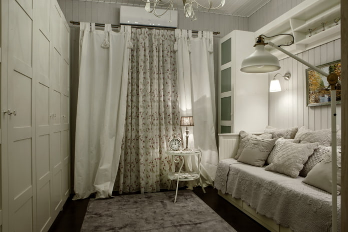 design af et lille soveværelse i provencalsk stil