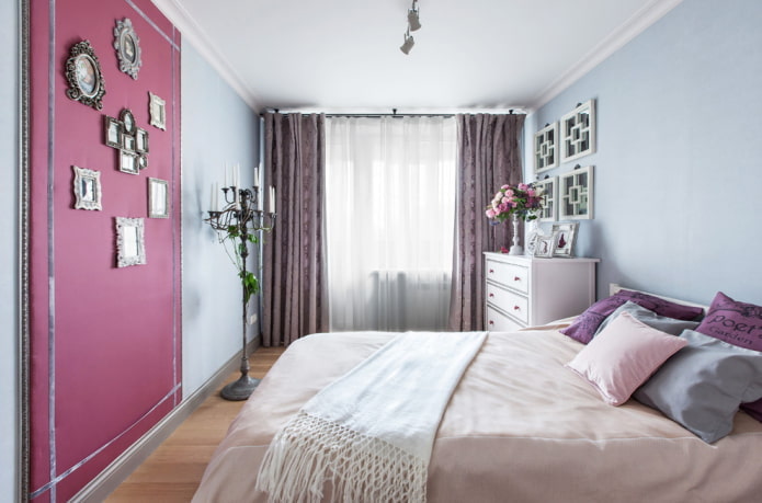 Provence tarzında yatak odasının iç kısmında tekstil ve dekor