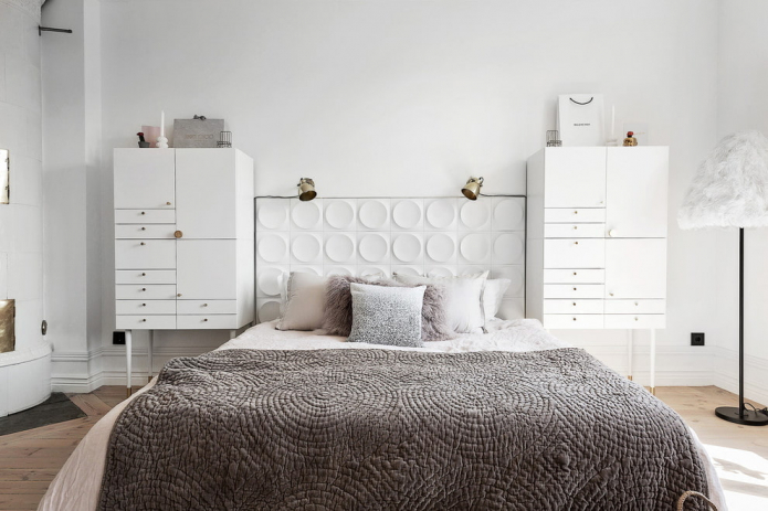 slaapkamer met witte muren