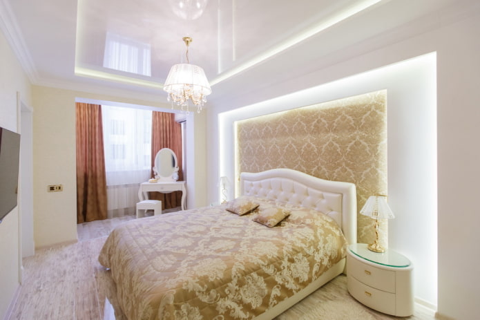 baltas ir smėlio spalvos miegamojo interjeras