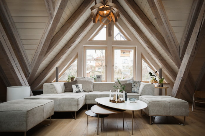 woonkamer in Scandinavische stijl in het interieur van het huis