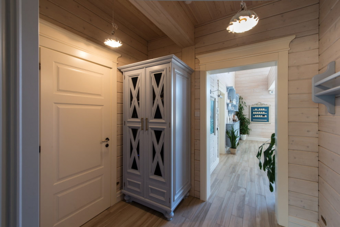 conception de couloir dans une maison en bois