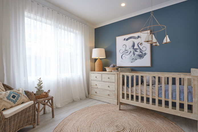 ontwerp van een babykamer voor een pasgeborene in maritieme stijl