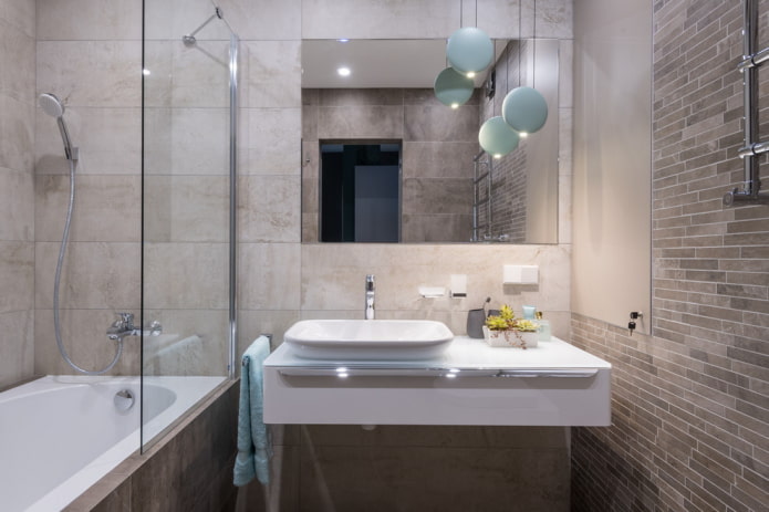 עיצוב של חדר אמבטיה קטן בגוונים אפורים