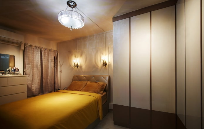interno della camera da letto marrone con accenti luminosi