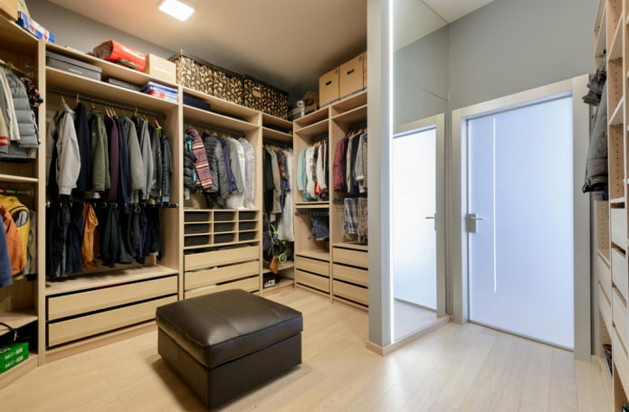 thiết kế tủ quần áo trong một phòng riêng biệt