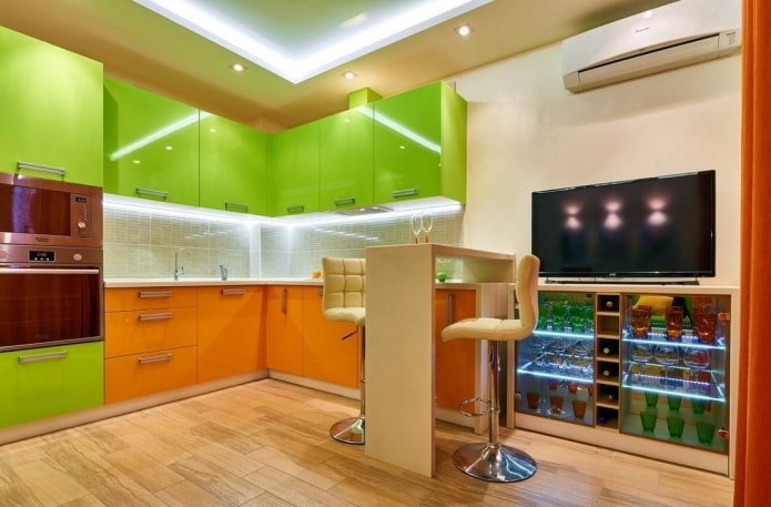 køkkenindretning i grønne og orange farver