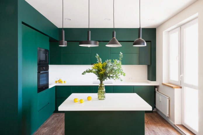 design bucătărie în culori verde închis