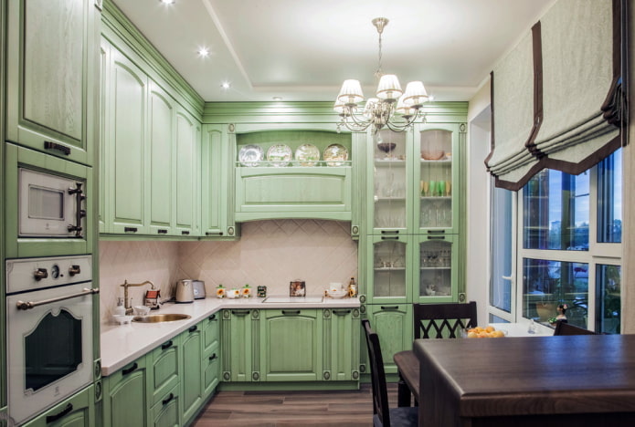 design kuchyně v bledě zelených barvách