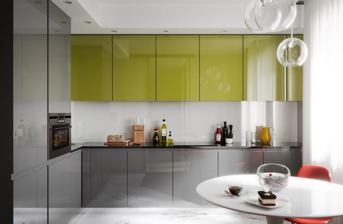 pilkai žalių tonų virtuvės dizainas