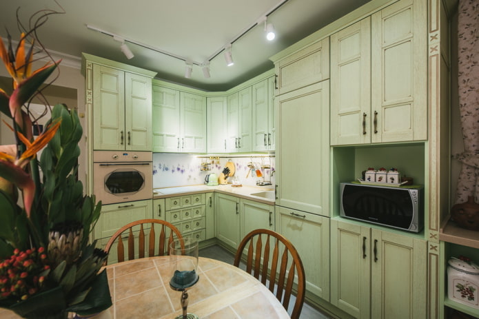 design bucătărie în culori verde pal