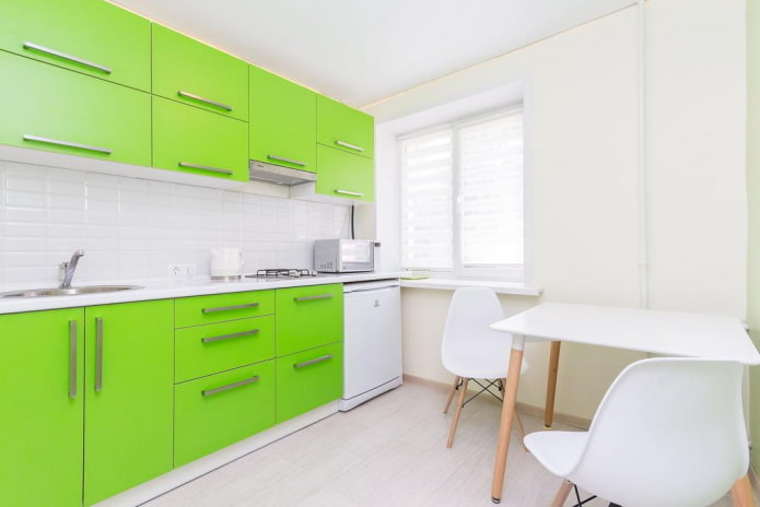 keittiön suunnittelu kirkkaan vihreillä väreillä