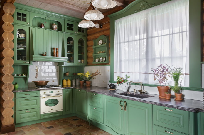 záclony v interiéru kuchyně v zelených tónech