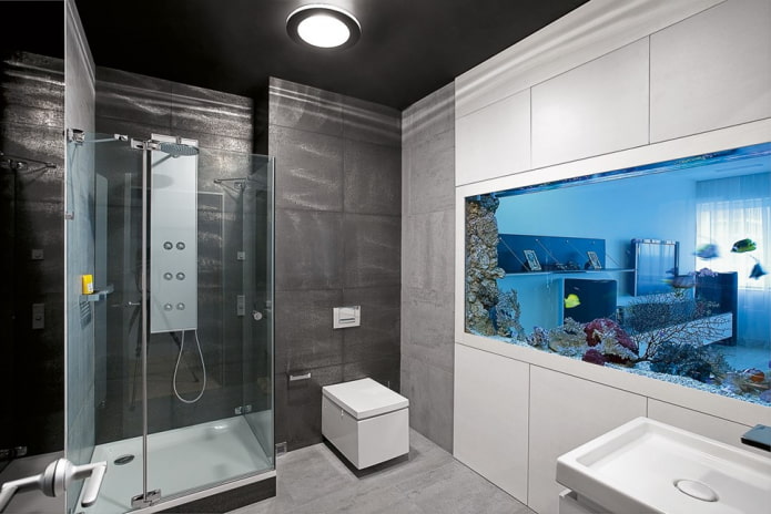 badeværelse interiør med akvarium