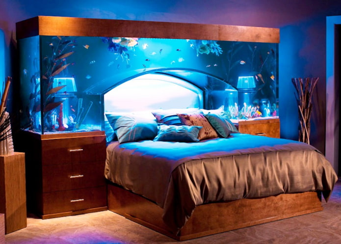 interno camera da letto con acquario