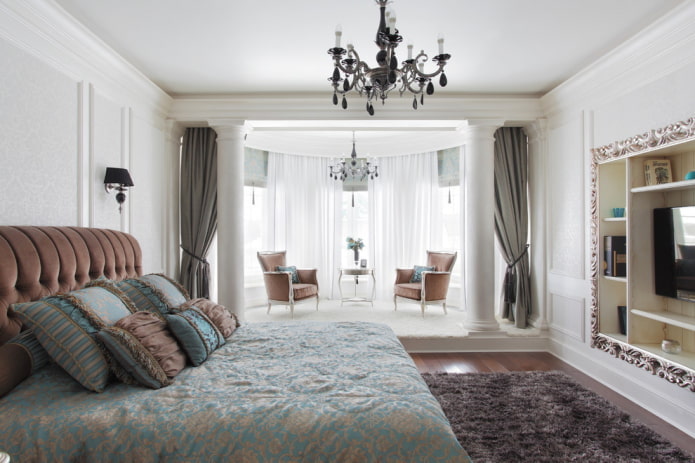 dormitor cu balcon în stil clasic