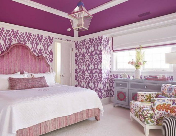 интериор на спалнята в розово и люляк