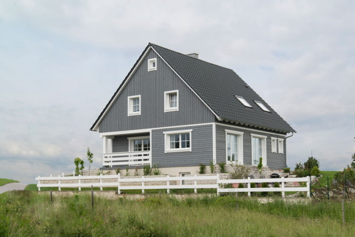 šedý dům ve skandinávském stylu