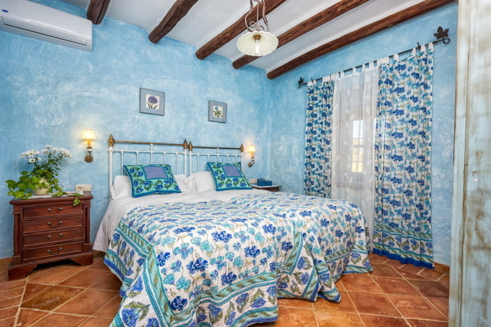 tekstil di bilik tidur dengan gaya Mediterranean