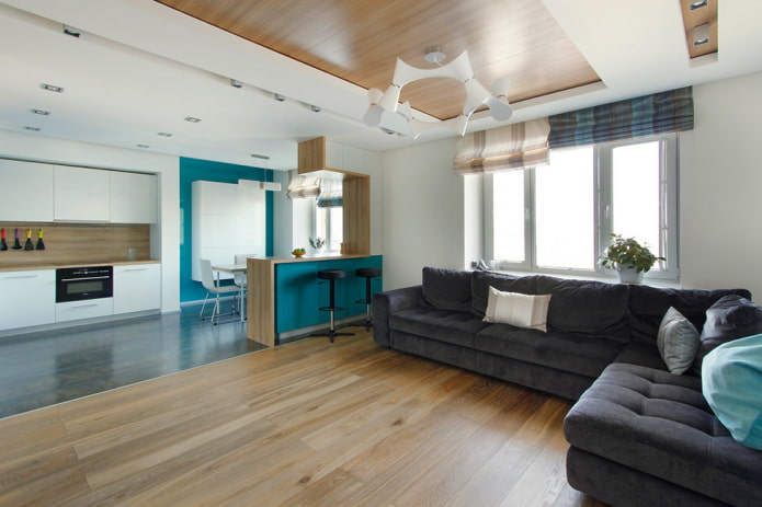 stropný dizajn v interiéri kuchyne-obývacej izby