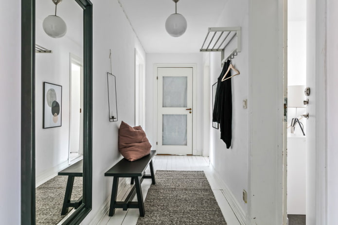 thiết kế của một hành lang Scandinavian hẹp